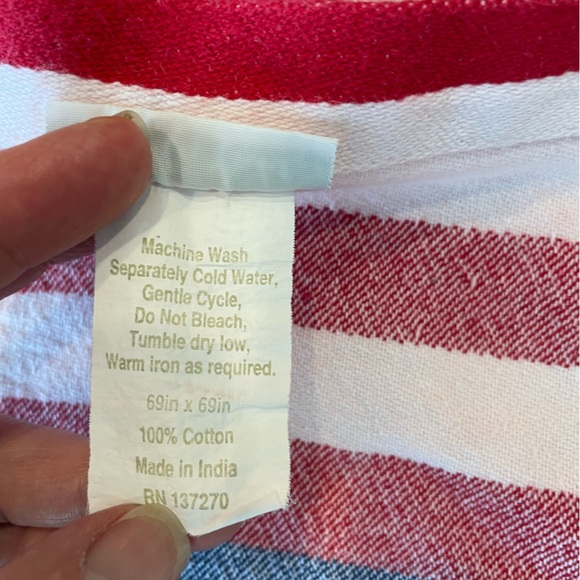 Sur la table Patriotic Stars and Stripes tablecloth - Picture 6 of 9